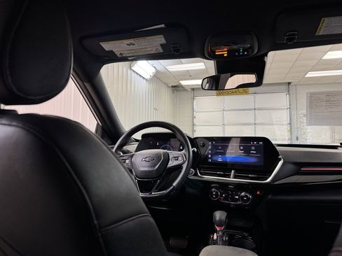 Used 2025 Chevrolet Trax RS image 21