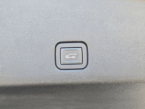 Used 2024 Cadillac XT6 Premium Luxury image 15