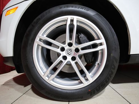 Used 2019 Porsche Macan AWD/4WD image 7
