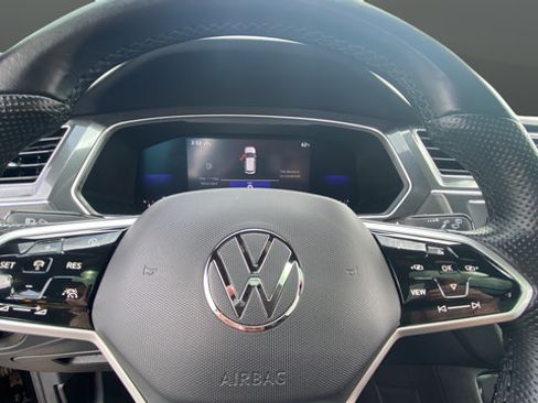 Used 2022 Volkswagen Tiguan SE R-Line AWD/4WD image 17