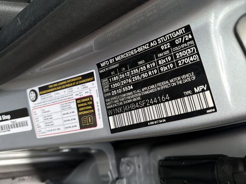 Used 2025 Mercedes-Benz GLC 300 4MATIC image 29