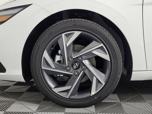 New 2025 Hyundai Elantra SEL image 35