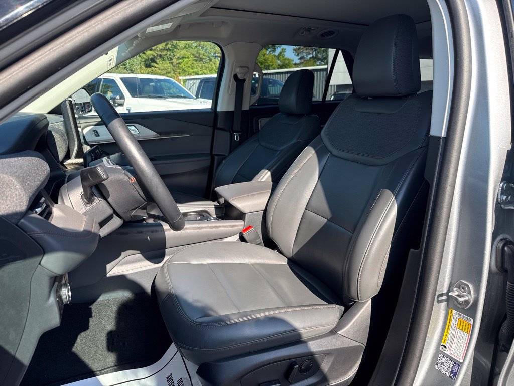 Used 2025 Ford Explorer Active w/ Active Comfort Package AWD/4WD image 10