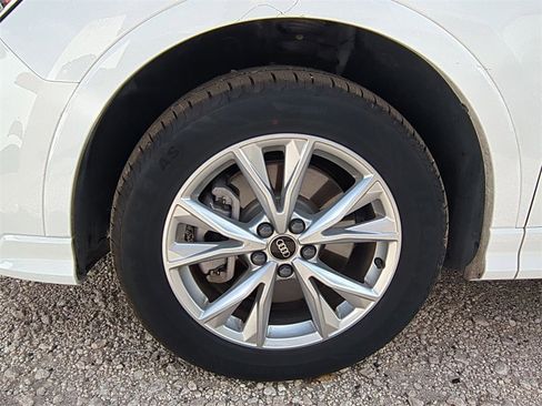 Used 2024 Audi Q3 2.0T Premium image 32