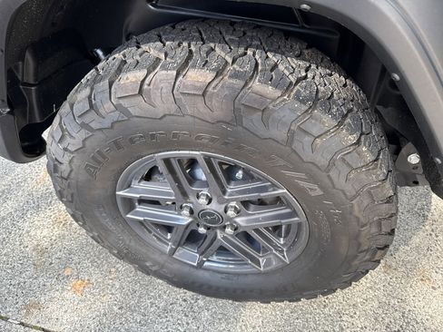 Used 2024 Jeep Wrangler Sport S image 17