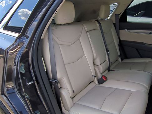 Certified 2018 Cadillac XT5 Luxury w/ Driver Awareness Package image 28