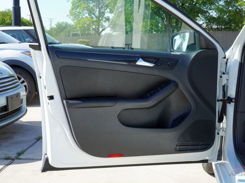 Used 2015 Volkswagen Jetta SE image 13
