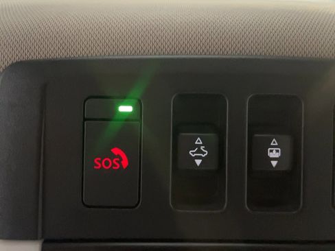 Used 2024 Nissan Rogue SV w/ SV Premium Package image 14