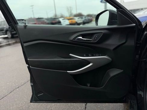 Used 2024 Chevrolet Trax RS image 11