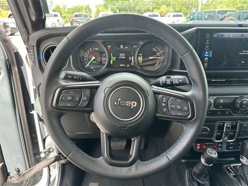 Used 2024 Jeep Wrangler Unlimited Rubicon 4xe image 28