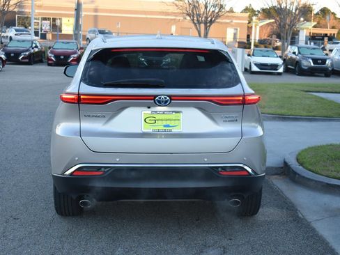 Used 2021 Toyota Venza Limited image 7