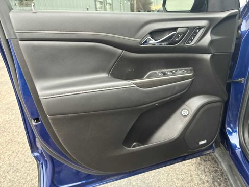 Used 2023 GMC Acadia SLT w/ Technology Package image 23