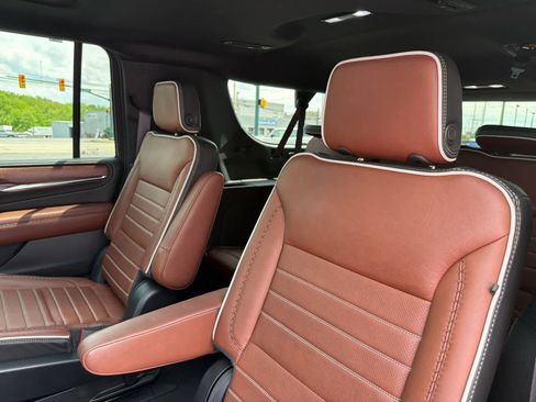 Used 2023 GMC Yukon XL Denali Ultimate AWD/4WD image 30