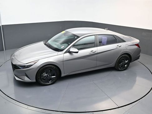 Certified 2023 Hyundai Elantra SEL image 18