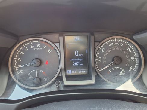 Used 2018 Toyota Tacoma TRD Off-Road AWD/4WD image 17