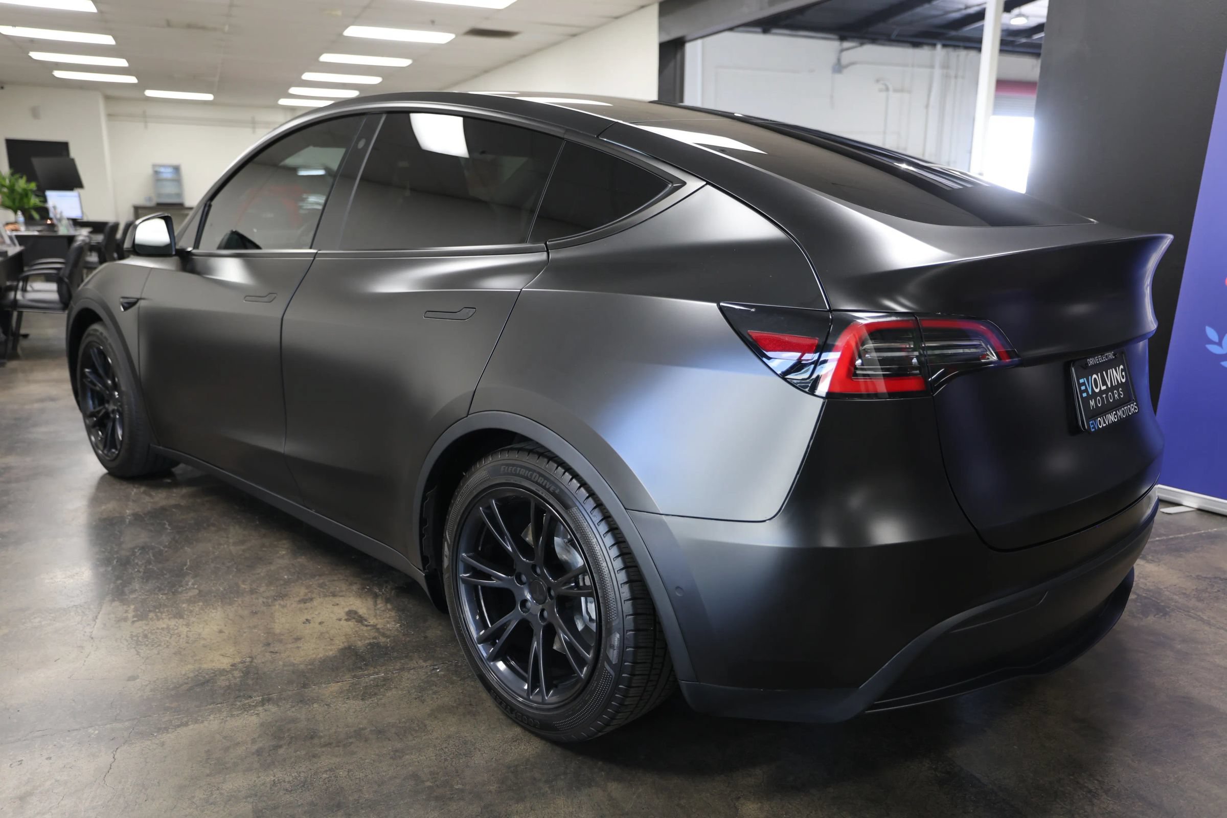 Used 2021 Tesla Model Y Long Range AWD/4WD image 10