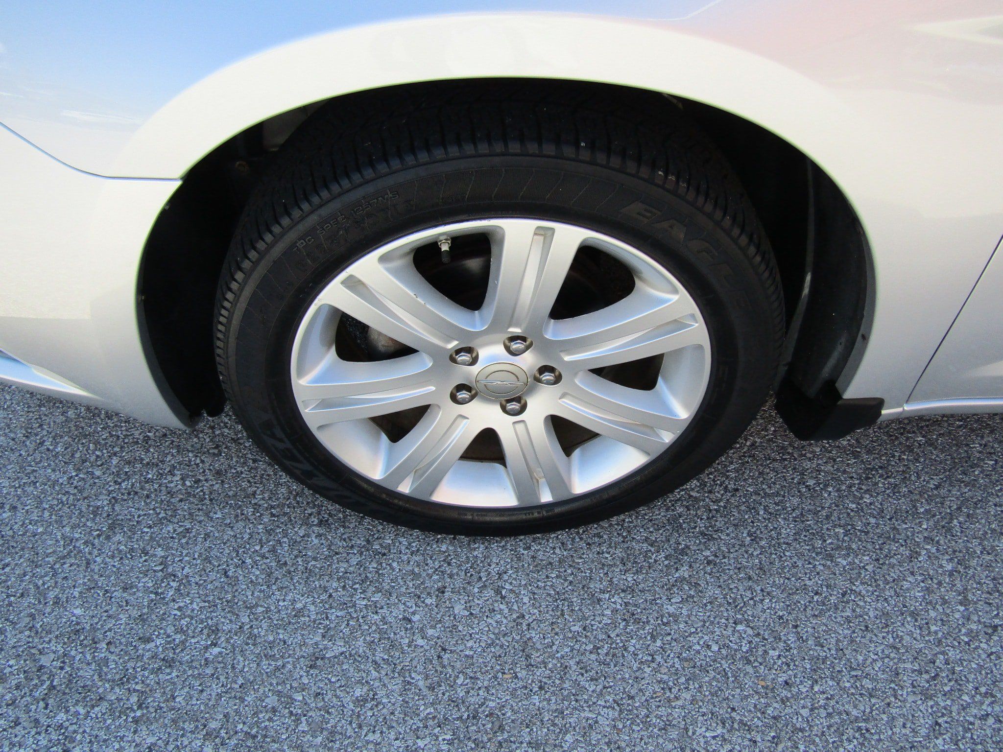 Used 2012 Chrysler 200 Touring FWD image 9