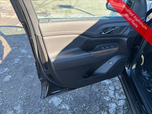 Used 2023 GMC Acadia SLE w/ Driver Convenience Package image 12