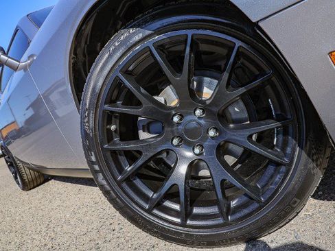 Used 2013 Dodge Challenger SXT image 2