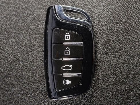 Used 2019 Chevrolet Equinox LT FWD image 32