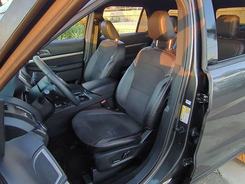 Used 2018 Ford Explorer XLT w/ Equipment Group 202A FWD image 19