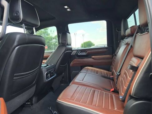 Used 2024 GMC Sierra 3500 Denali Ultimate AWD/4WD image 5