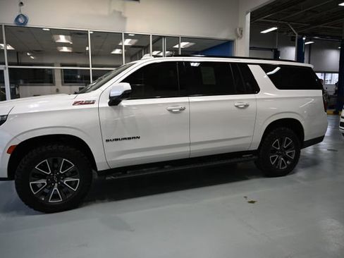 Used 2022 Chevrolet Suburban Z71 w/ Luxury Package AWD/4WD image 10