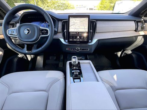 New 2026 Volvo XC90 T8 Plus w/ Protection Package AWD/4WD image 7