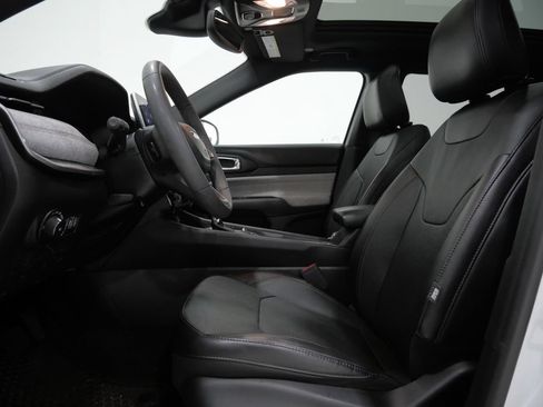 Used 2023 Jeep Compass Latitude w/ Sun and Sound Group AWD/4WD image 12