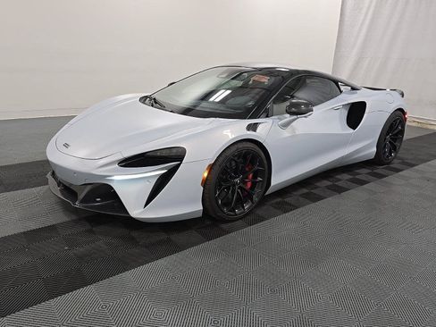 Used 2023 McLaren Artura RWD image 1