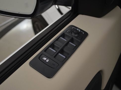 Used 2025 Land Rover Discovery Sport S image 18