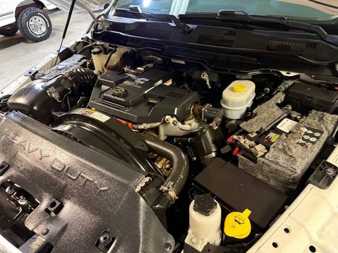 Used 2017 RAM 3500 Tradesman w/ Chrome Appearance Group AWD/4WD image 16