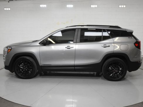 Used 2023 GMC Terrain SLE w/ Driver Convenience Package FWD image 11
