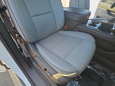 Used 2025 GMC Yukon XL Elevation AWD/4WD image 10
