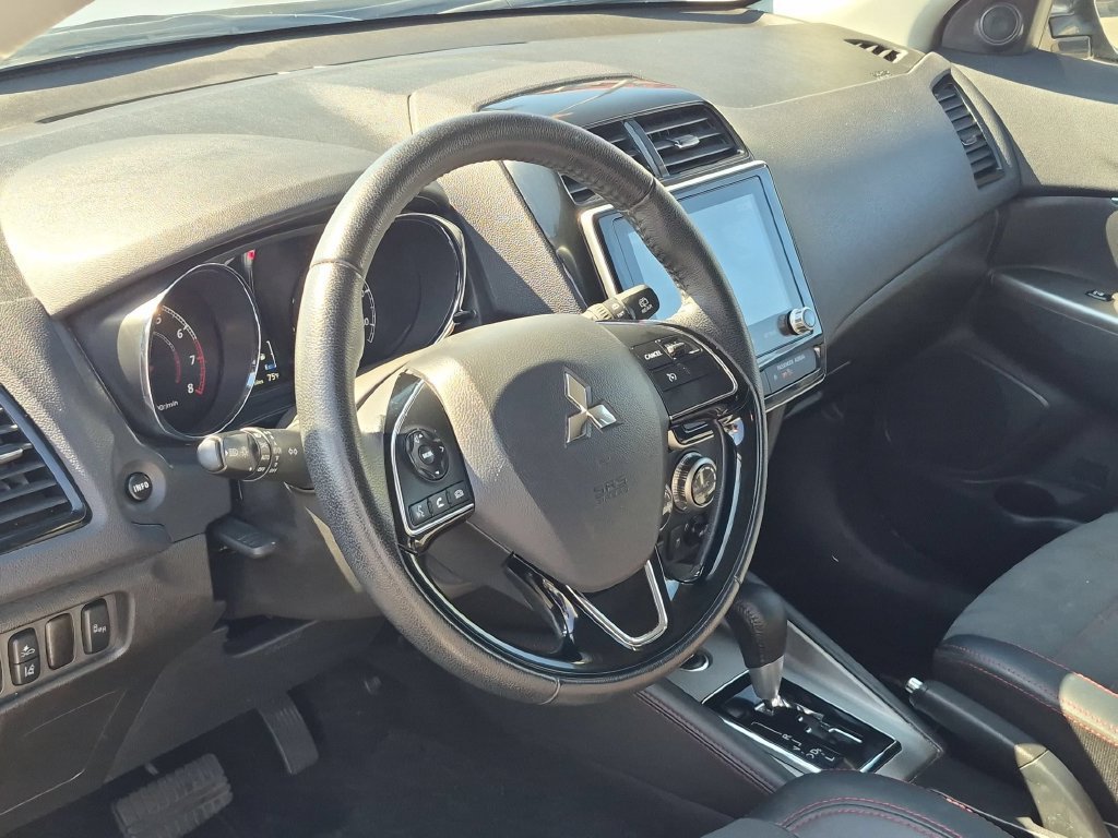 Used 2025 Mitsubishi Outlander Sport SE AWD/4WD image 15