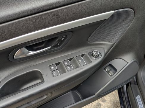 Used 2013 Volkswagen Eos Komfort FWD image 15