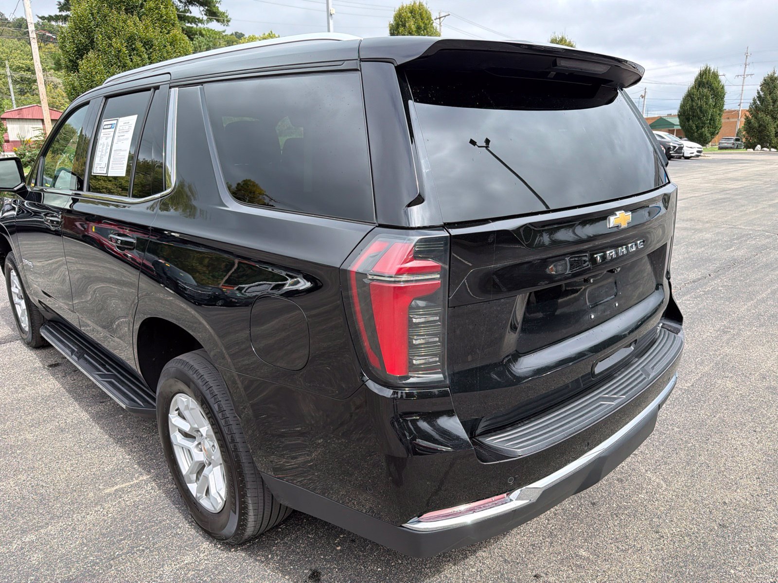 Used 2025 Chevrolet Tahoe LT AWD/4WD image 3