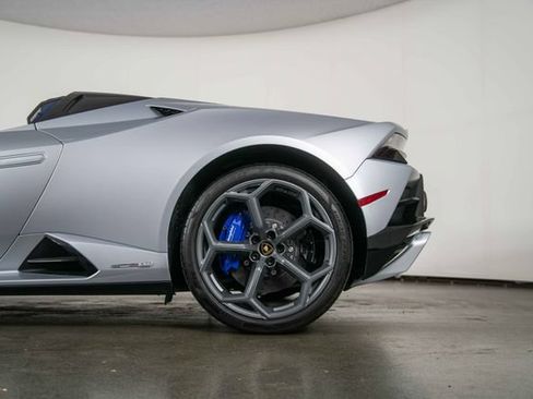 Used 2023 Lamborghini Huracan EVO RWD image 13