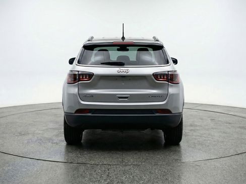 Used 2025 Jeep Compass Limited image 7