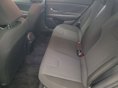 Used 2022 Hyundai Elantra SE image 18