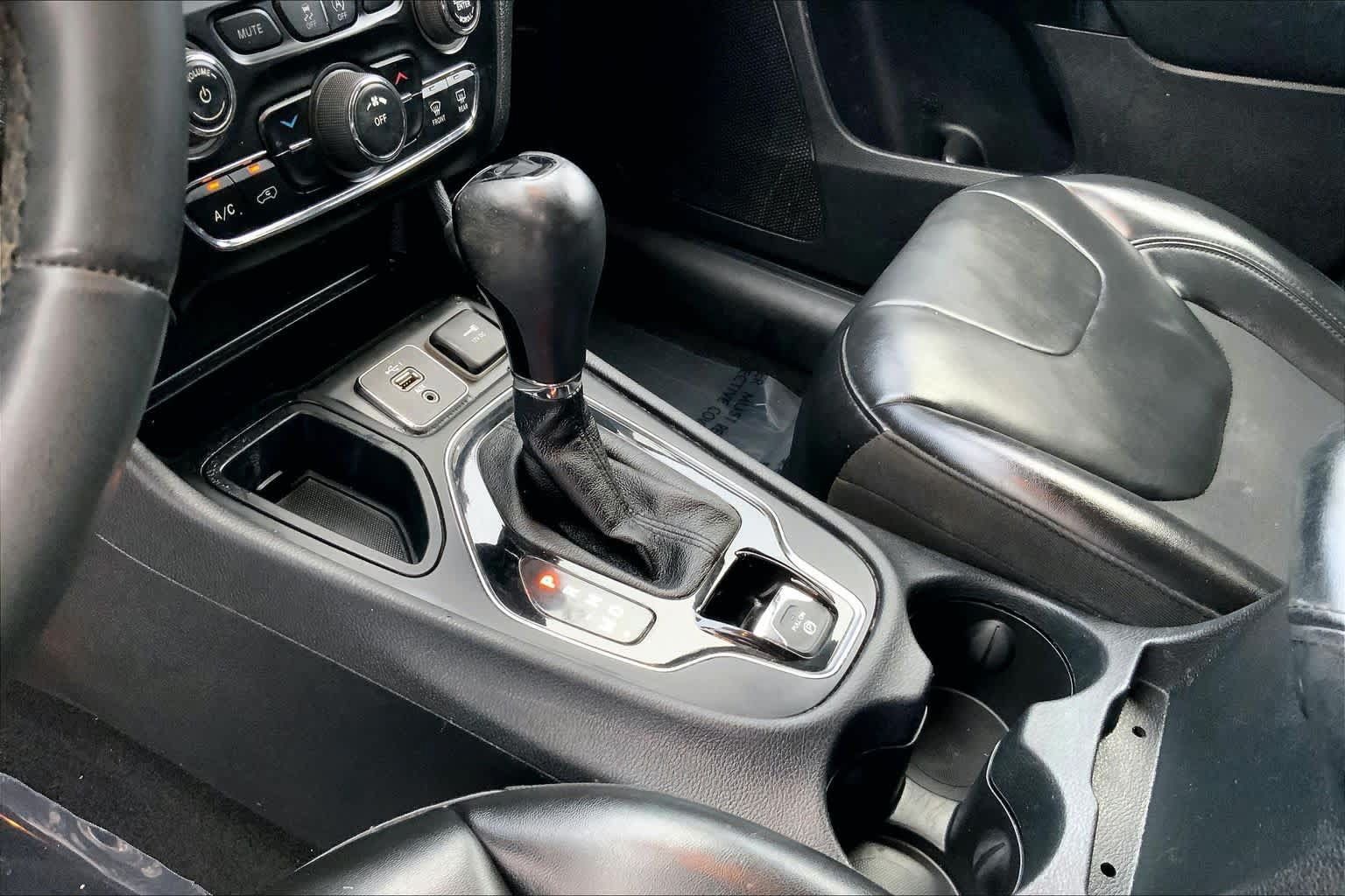 Used 2020 Jeep Cherokee Latitude Plus FWD image 13