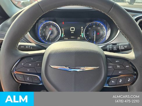 Used 2025 Chrysler Pacifica Limited FWD image 29