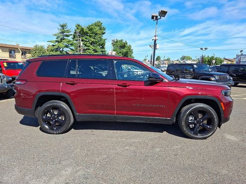 Used 2022 Jeep Grand Cherokee L Laredo image 7