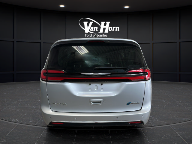 Used 2024 Chrysler Pacifica Limited FWD image 6