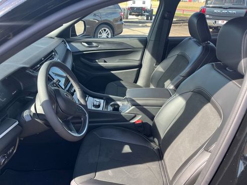 New 2025 Jeep Grand Cherokee L Altitude image 11