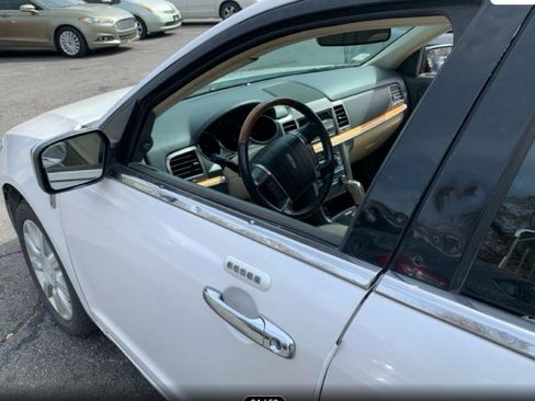 Used 2012 Lincoln MKZ FWD image 13