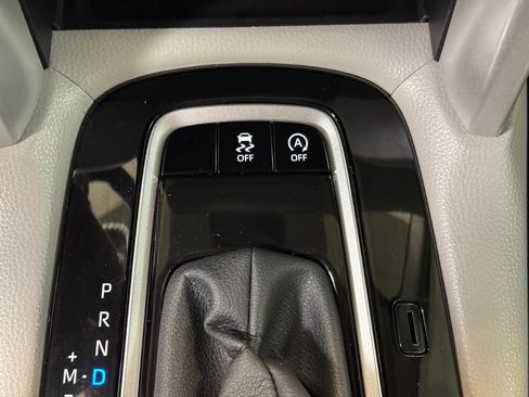 Used 2025 Toyota Corolla Cross L image 34