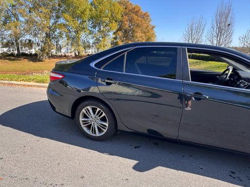 Used 2017 Toyota Camry SE image 28