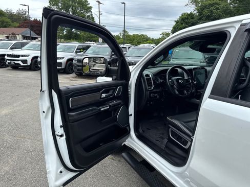 Used 2024 RAM 1500 Laramie AWD/4WD image 11