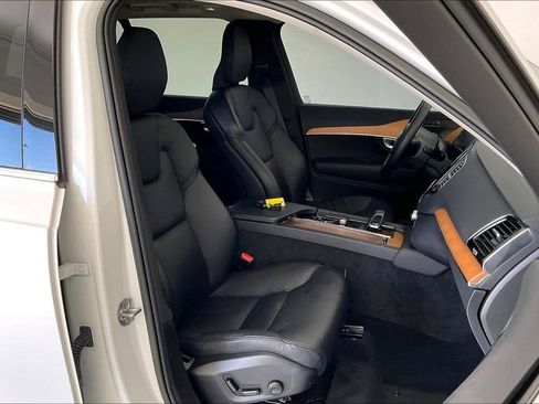 Used 2023 Volvo XC90 B6 Plus image 11